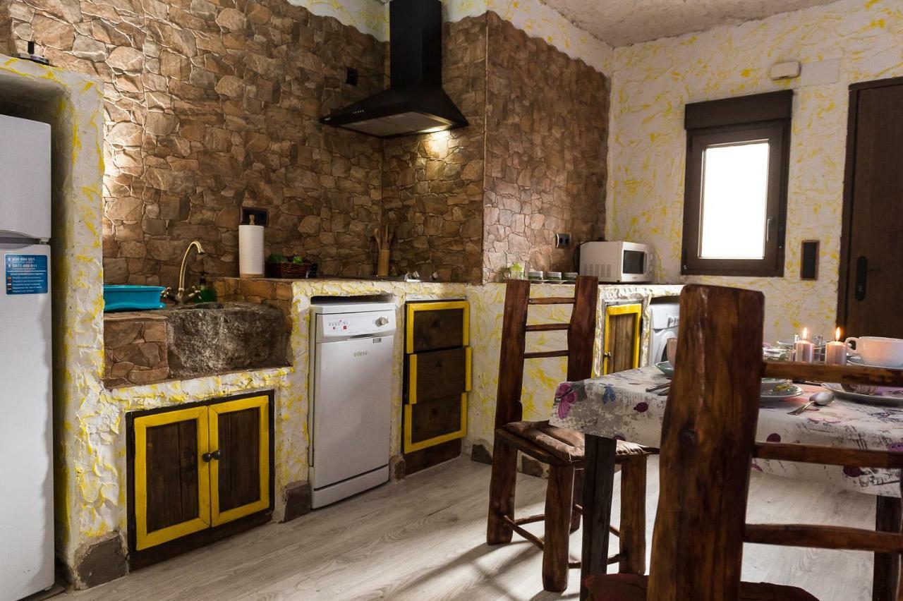El Eden De Javier Guest House Robledillo Exterior photo